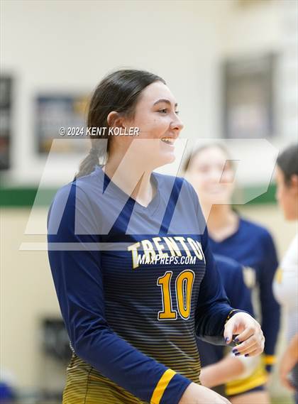 Thumbnail 3 in Groves vs. Trenton (Notre Dame Prep Quad) photogallery.