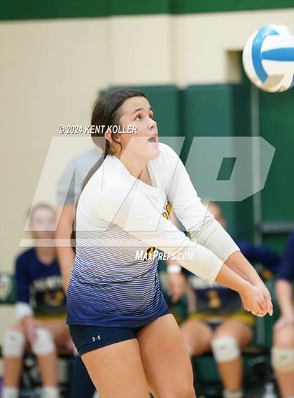 Thumbnail 2 in Groves vs. Trenton (Notre Dame Prep Quad) photogallery.