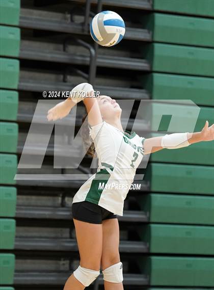 Thumbnail 2 in Groves vs. Trenton (Notre Dame Prep Quad) photogallery.