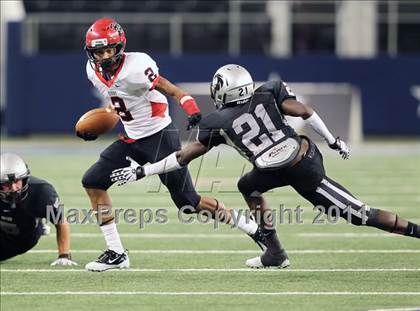 Thumbnail 2 in Cedar Hill vs. Guyer (Kirk Herbstreit National Kickoff Classic) photogallery.