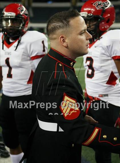 Thumbnail 3 in Cedar Hill vs. Guyer (Kirk Herbstreit National Kickoff Classic) photogallery.