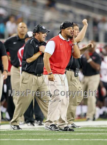 Thumbnail 1 in Cedar Hill vs. Guyer (Kirk Herbstreit National Kickoff Classic) photogallery.