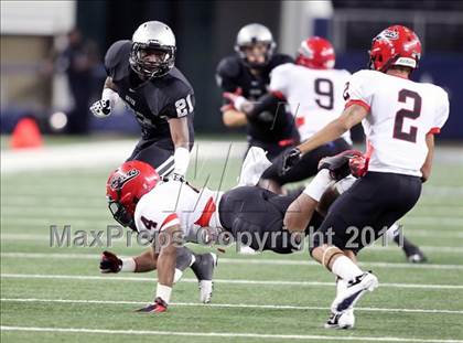 Thumbnail 3 in Cedar Hill vs. Guyer (Kirk Herbstreit National Kickoff Classic) photogallery.