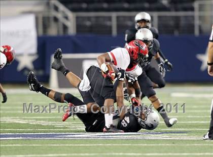 Thumbnail 2 in Cedar Hill vs. Guyer (Kirk Herbstreit National Kickoff Classic) photogallery.