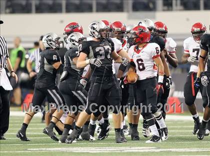 Thumbnail 2 in Cedar Hill vs. Guyer (Kirk Herbstreit National Kickoff Classic) photogallery.