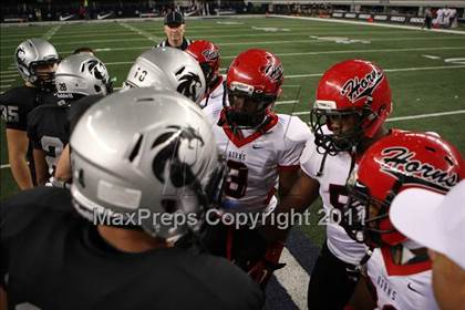Thumbnail 2 in Cedar Hill vs. Guyer (Kirk Herbstreit National Kickoff Classic) photogallery.