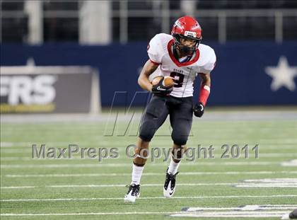 Thumbnail 2 in Cedar Hill vs. Guyer (Kirk Herbstreit National Kickoff Classic) photogallery.