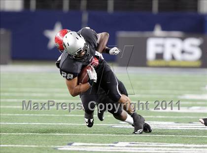 Thumbnail 3 in Cedar Hill vs. Guyer (Kirk Herbstreit National Kickoff Classic) photogallery.