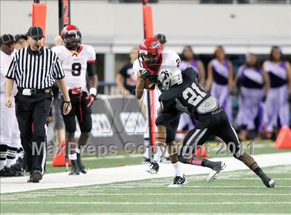 Thumbnail 2 in Cedar Hill vs. Guyer (Kirk Herbstreit National Kickoff Classic) photogallery.