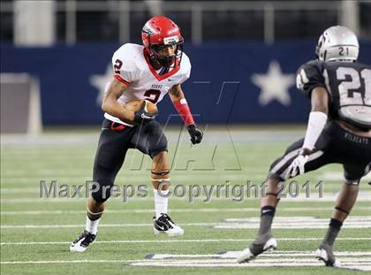 Thumbnail 3 in Cedar Hill vs. Guyer (Kirk Herbstreit National Kickoff Classic) photogallery.