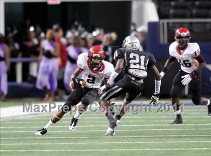 Thumbnail 1 in Cedar Hill vs. Guyer (Kirk Herbstreit National Kickoff Classic) photogallery.