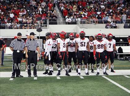 Thumbnail 1 in Cedar Hill vs. Guyer (Kirk Herbstreit National Kickoff Classic) photogallery.