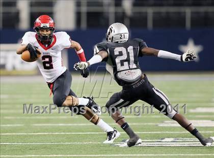 Thumbnail 2 in Cedar Hill vs. Guyer (Kirk Herbstreit National Kickoff Classic) photogallery.