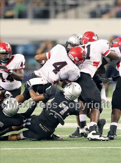 Thumbnail 3 in Cedar Hill vs. Guyer (Kirk Herbstreit National Kickoff Classic) photogallery.