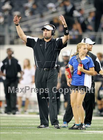 Thumbnail 2 in Cedar Hill vs. Guyer (Kirk Herbstreit National Kickoff Classic) photogallery.