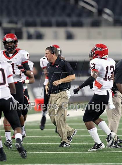 Thumbnail 1 in Cedar Hill vs. Guyer (Kirk Herbstreit National Kickoff Classic) photogallery.