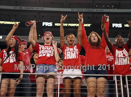 Thumbnail 1 in Cedar Hill vs. Guyer (Kirk Herbstreit National Kickoff Classic) photogallery.