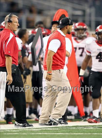 Thumbnail 2 in Cedar Hill vs. Guyer (Kirk Herbstreit National Kickoff Classic) photogallery.