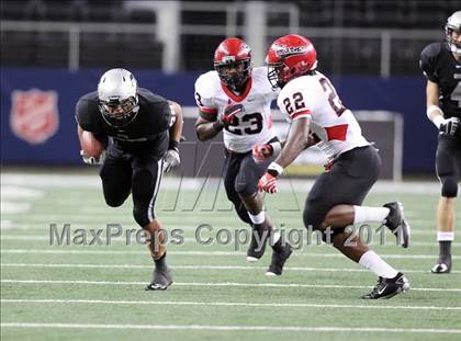 Thumbnail 2 in Cedar Hill vs. Guyer (Kirk Herbstreit National Kickoff Classic) photogallery.