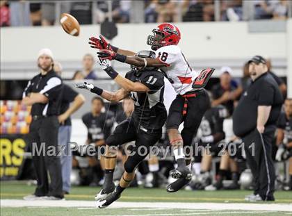 Thumbnail 3 in Cedar Hill vs. Guyer (Kirk Herbstreit National Kickoff Classic) photogallery.