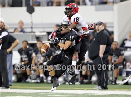 Thumbnail 2 in Cedar Hill vs. Guyer (Kirk Herbstreit National Kickoff Classic) photogallery.