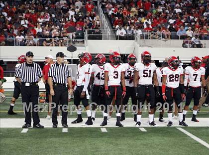 Thumbnail 2 in Cedar Hill vs. Guyer (Kirk Herbstreit National Kickoff Classic) photogallery.