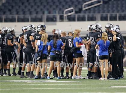 Thumbnail 1 in Cedar Hill vs. Guyer (Kirk Herbstreit National Kickoff Classic) photogallery.