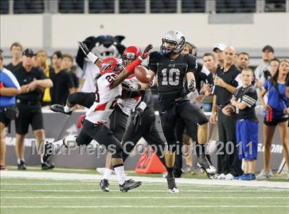 Thumbnail 3 in Cedar Hill vs. Guyer (Kirk Herbstreit National Kickoff Classic) photogallery.