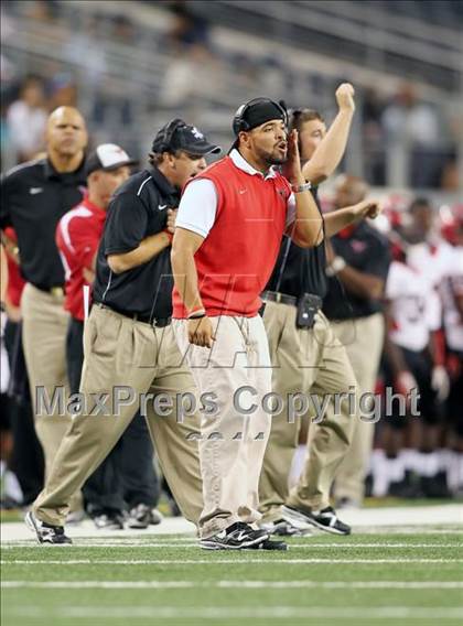 Thumbnail 2 in Cedar Hill vs. Guyer (Kirk Herbstreit National Kickoff Classic) photogallery.