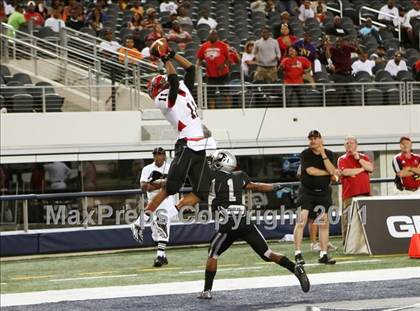 Thumbnail 2 in Cedar Hill vs. Guyer (Kirk Herbstreit National Kickoff Classic) photogallery.