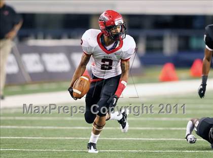 Thumbnail 2 in Cedar Hill vs. Guyer (Kirk Herbstreit National Kickoff Classic) photogallery.