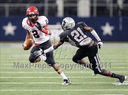 Thumbnail 1 in Cedar Hill vs. Guyer (Kirk Herbstreit National Kickoff Classic) photogallery.