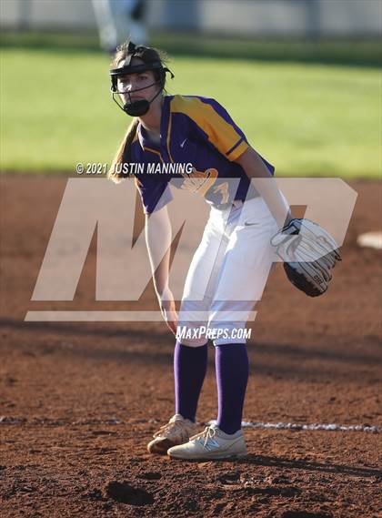 Thumbnail 1 in Mayflower @ Bauxite photogallery.