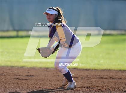 Thumbnail 1 in Mayflower @ Bauxite photogallery.