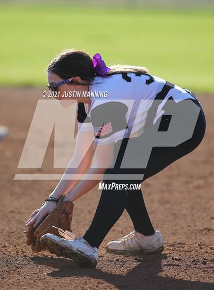 Thumbnail 1 in Mayflower @ Bauxite photogallery.