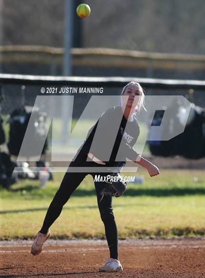 Thumbnail 3 in Mayflower @ Bauxite photogallery.