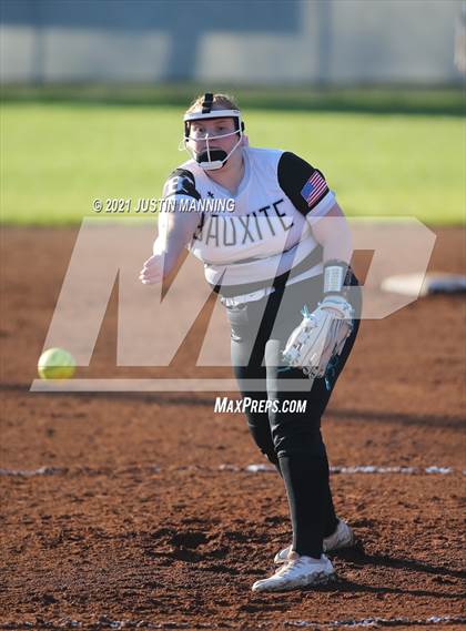 Thumbnail 1 in Mayflower @ Bauxite photogallery.