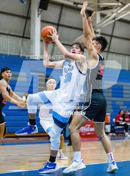 Thumbnail 2 in 'Iolani vs Kailua (Surfrider Holiday Classic) photogallery.