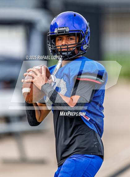 Thumbnail 2 in Waller vs. Channelview (Scrimmage) photogallery.