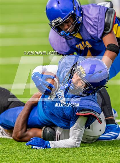 Thumbnail 2 in Waller vs. Channelview (Scrimmage) photogallery.
