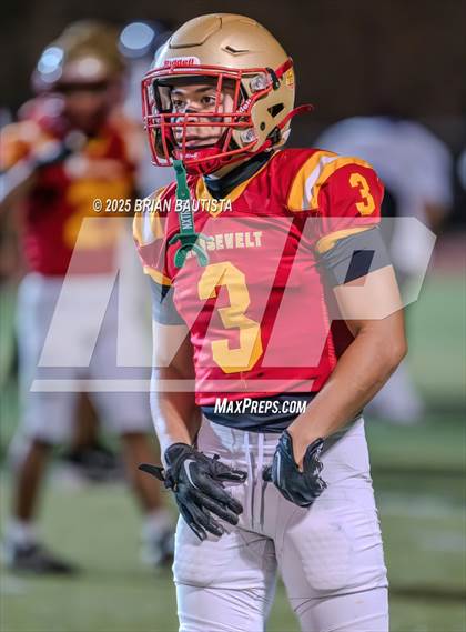 Thumbnail 1 in Roosevelt vs. Pearl City (HHSAA Division 2 Round 1) photogallery.