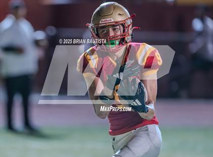 Thumbnail 2 in Roosevelt vs. Pearl City (HHSAA Division 2 Round 1) photogallery.