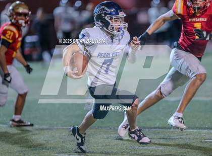 Thumbnail 3 in Roosevelt vs. Pearl City (HHSAA Division 2 Round 1) photogallery.