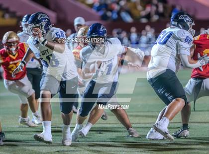 Thumbnail 2 in Roosevelt vs. Pearl City (HHSAA Division 2 Round 1) photogallery.