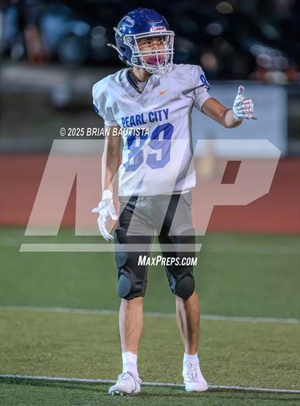 Thumbnail 2 in Roosevelt vs. Pearl City (HHSAA Division 2 Round 1) photogallery.