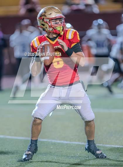 Thumbnail 1 in Roosevelt vs. Pearl City (HHSAA Division 2 Round 1) photogallery.