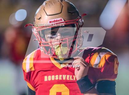 Thumbnail 2 in Roosevelt vs. Pearl City (HHSAA Division 2 Round 1) photogallery.
