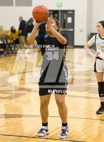 Thumbnail 1 in Jordan vs Paetow photogallery.
