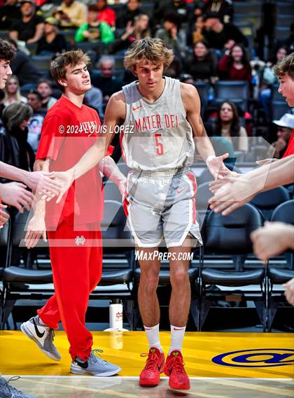 Thumbnail 2 in St. John Bosco vs. Mater Dei (Coastal Catholic Classic) photogallery.