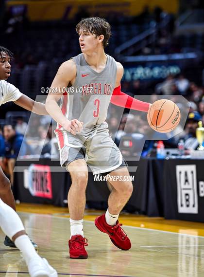 Thumbnail 2 in St. John Bosco vs. Mater Dei (Coastal Catholic Classic) photogallery.